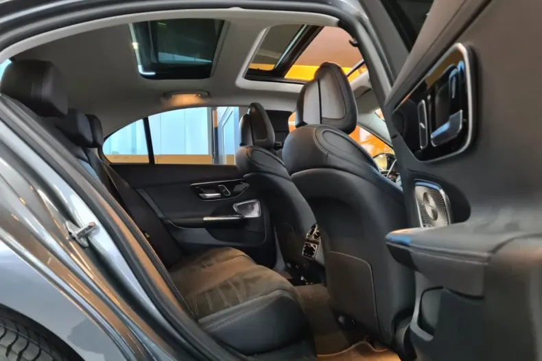 Mercedes-Benz C 300 din 2022 cu 57.652 km - oferta MER156268 - foto 12