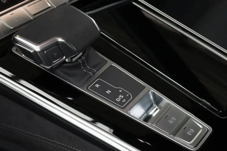 Audi RS6 din 2024 cu 2.250 km - oferta AUD156303 - foto 9