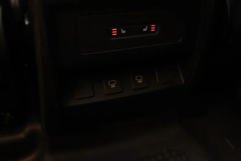 Land Rover Defender din 2024 cu 32.100 km - oferta LAN156304 - foto 17