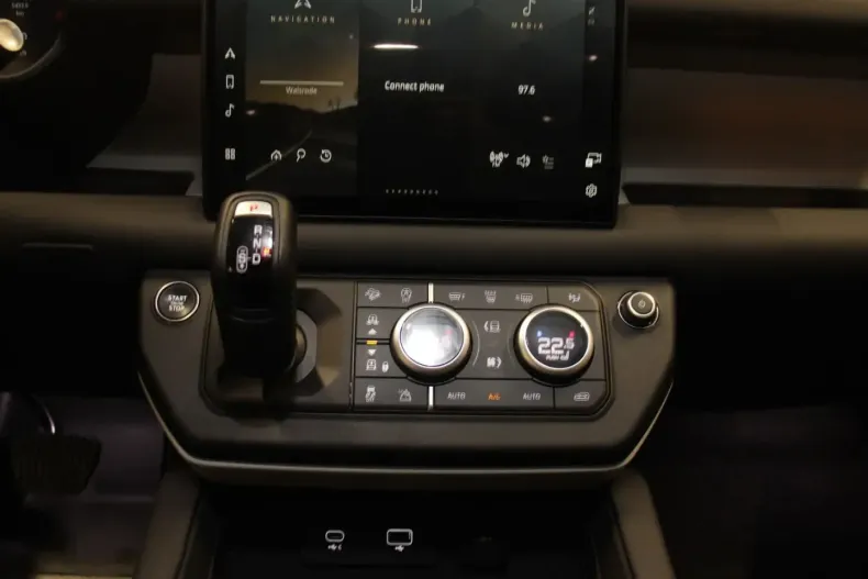 Land Rover Defender din 2024 cu 25.990 km - oferta LAN156305 - foto 8