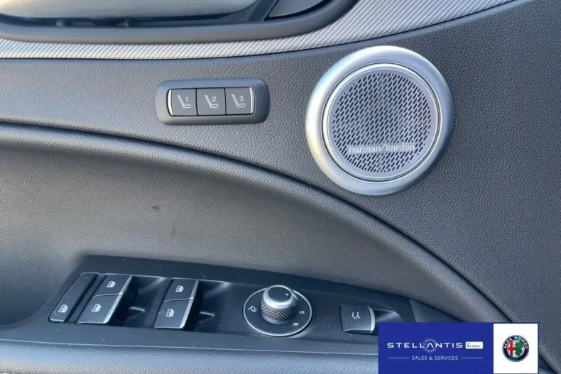 Alfa Romeo Stelvio din 2024 cu 23.110 km - oferta ALF156319 - foto 19