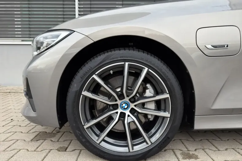 BMW 330 din 2022 cu 83.990 km - oferta BMW156323 - foto 5