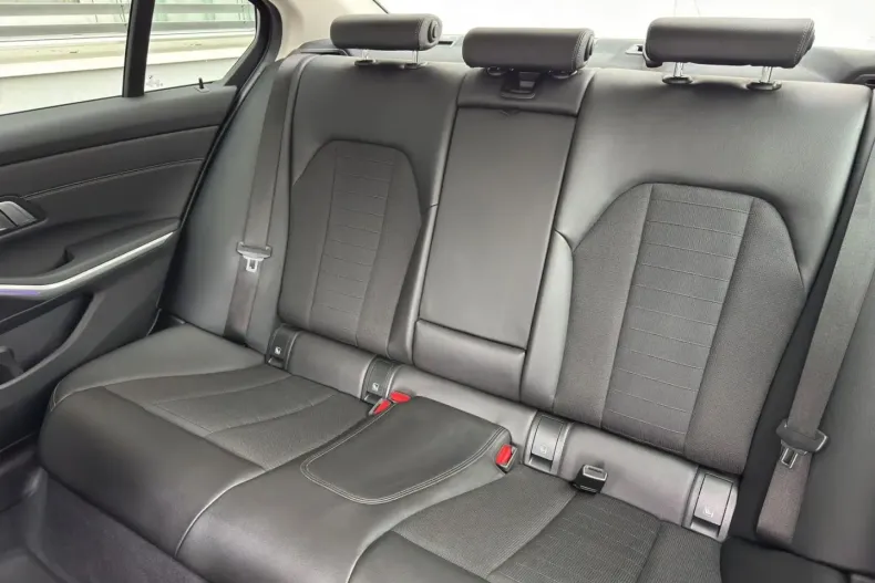 BMW 330 din 2022 cu 83.990 km - oferta BMW156323 - foto 9