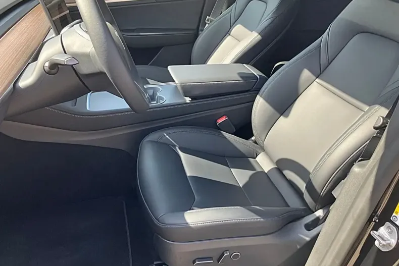 Tesla Model Y din 2025 cu 12.000 km - oferta TES156337 - foto 11