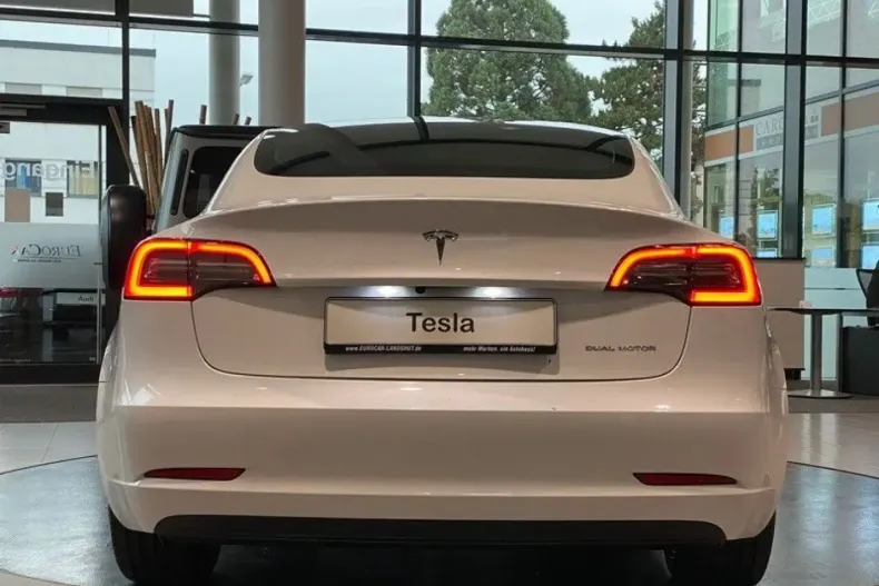 Tesla Model 3 din 2023 cu 1.990 km - oferta TES156340 - foto 26