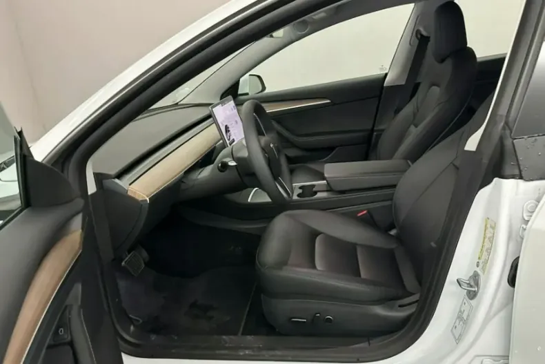 Tesla Model 3 din 2023 cu 17.600 km - oferta TES156341 - foto 3