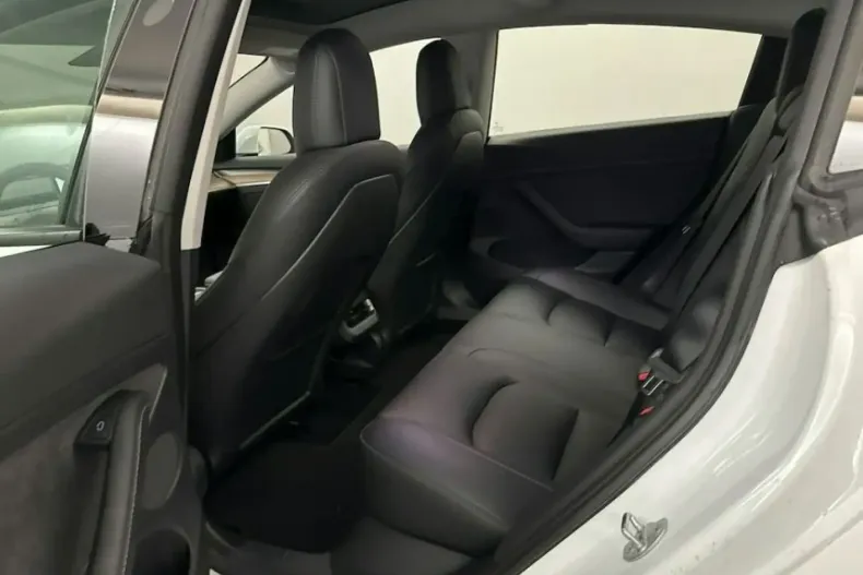 Tesla Model 3 din 2023 cu 17.600 km - oferta TES156341 - foto 4