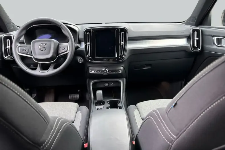 Volvo XC40 din 2024 cu 11.420 km - oferta VOL156345 - foto 4