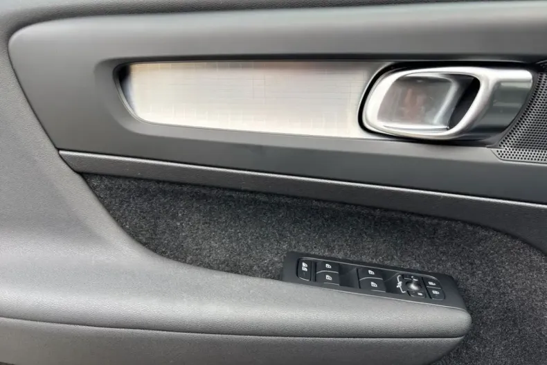 Volvo XC40 din 2024 cu 11.420 km - oferta VOL156345 - foto 20