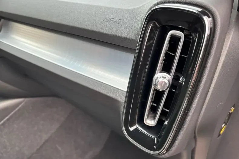 Volvo XC40 din 2024 cu 11.420 km - oferta VOL156345 - foto 21