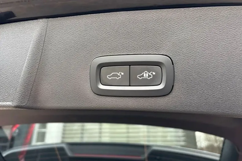 Volvo XC40 din 2024 cu 11.420 km - oferta VOL156345 - foto 24