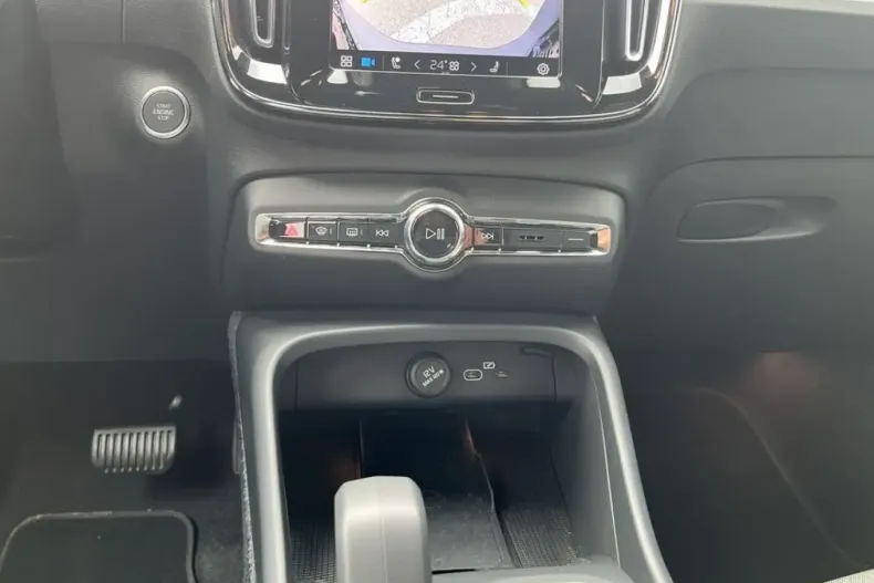 Volvo XC40 din 2024 cu 18.483 km - oferta VOL156346 - foto 10