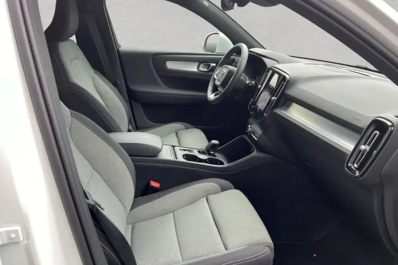 Volvo XC40 din 2024 cu 18.483 km - oferta VOL156346 - foto 12