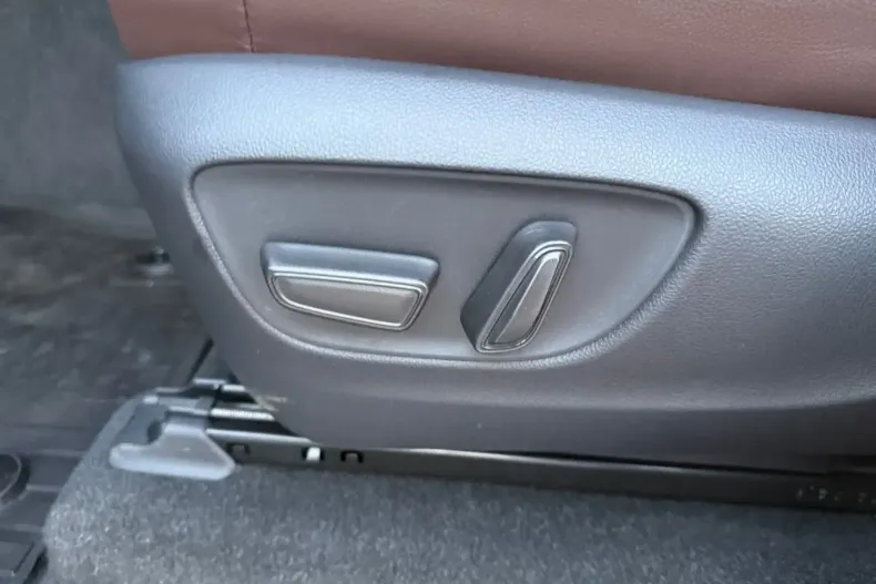 Toyota Land Cruiser din 2024 cu 9.500 km - oferta TOY156347 - foto 27