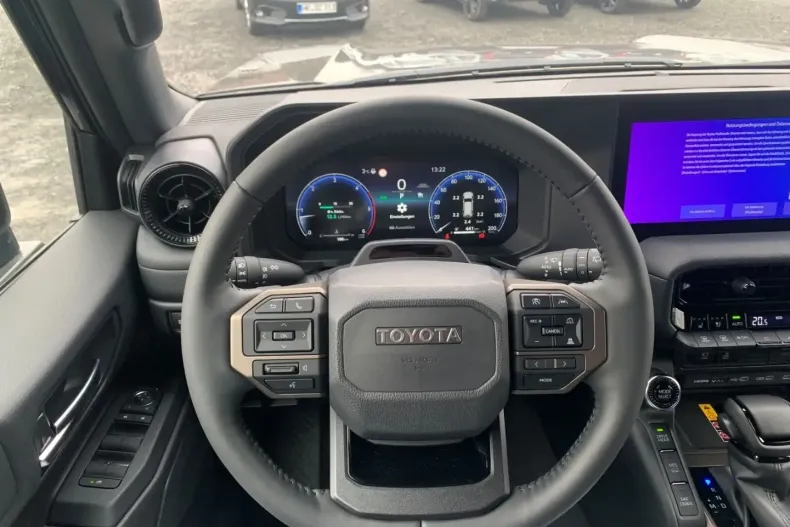 Toyota Land Cruiser din 2024 cu 3.200 km - oferta TOY156348 - foto 5