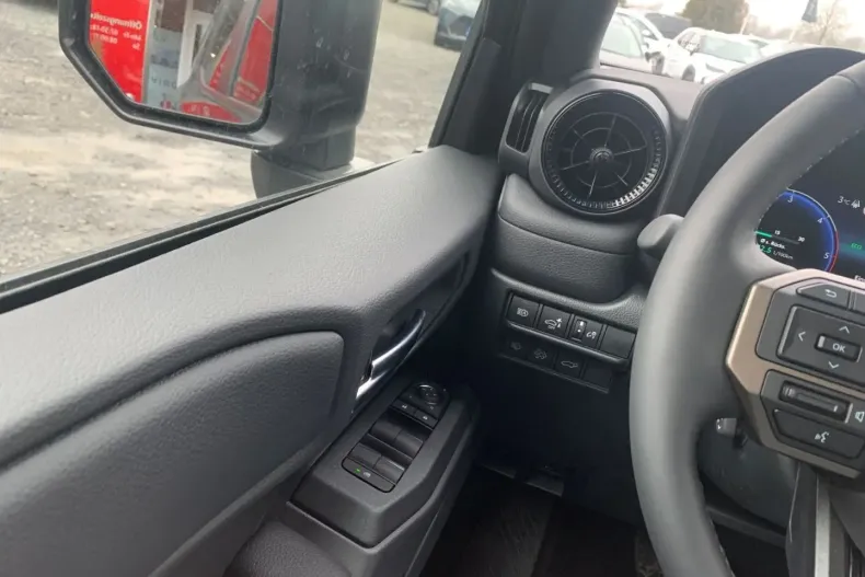 Toyota Land Cruiser din 2024 cu 3.200 km - oferta TOY156348 - foto 6