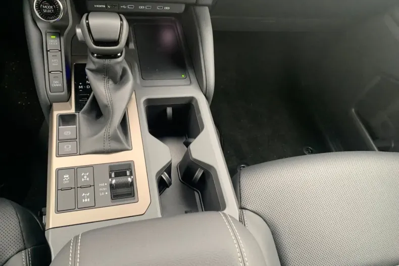 Toyota Land Cruiser din 2024 cu 3.200 km - oferta TOY156348 - foto 10