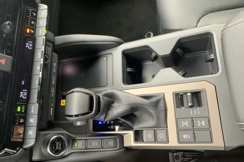 Toyota Land Cruiser din 2024 cu 3.200 km - oferta TOY156348 - foto 11