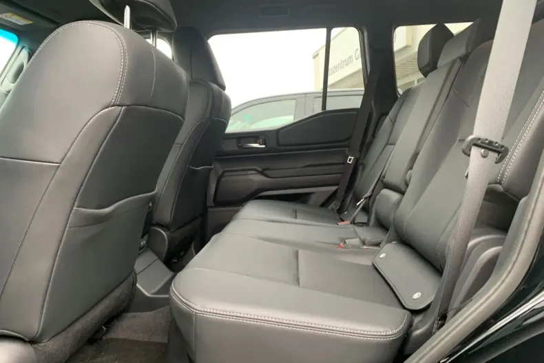 Toyota Land Cruiser din 2024 cu 3.200 km - oferta TOY156348 - foto 14