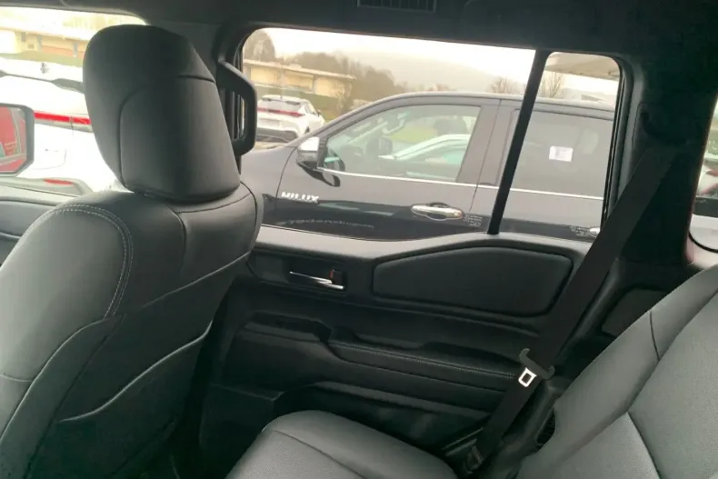 Toyota Land Cruiser din 2024 cu 3.200 km - oferta TOY156348 - foto 17