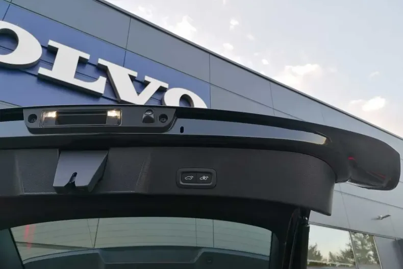 Volvo XC40 din 2024 cu 9.503 km - oferta VOL156349 - foto 10