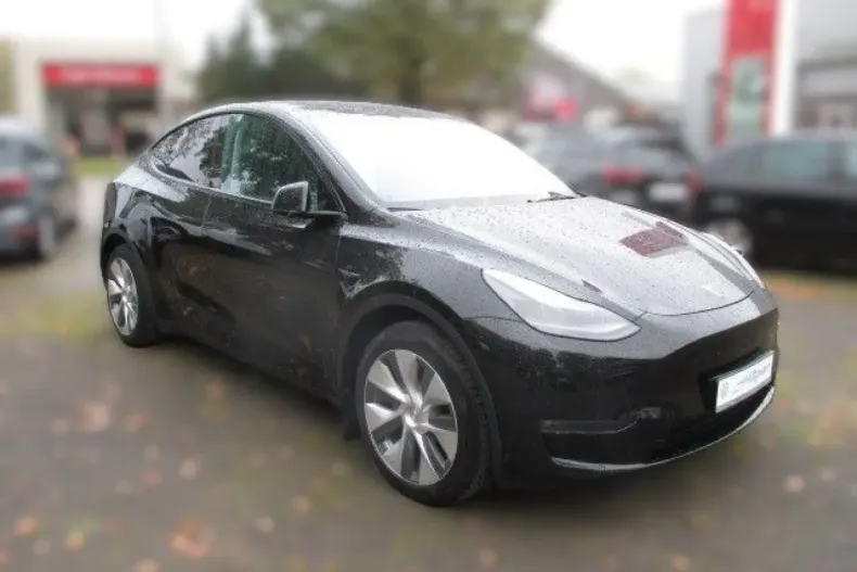 Tesla Model Y din 2023 cu 31.883 km - oferta TES156357 - foto 1
