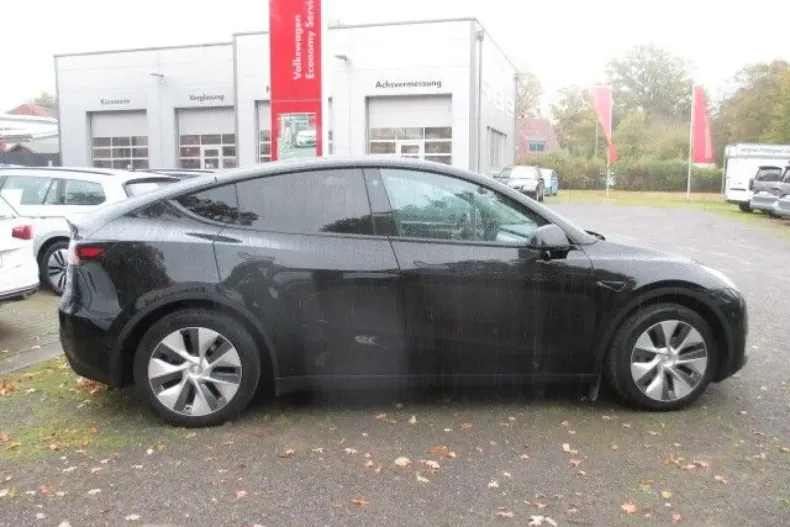 Tesla Model Y din 2023 cu 31.883 km - oferta TES156357 - foto 4