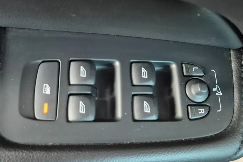 Volvo XC60 din 2021 cu 91.595 km - oferta VOL156366 - foto 20