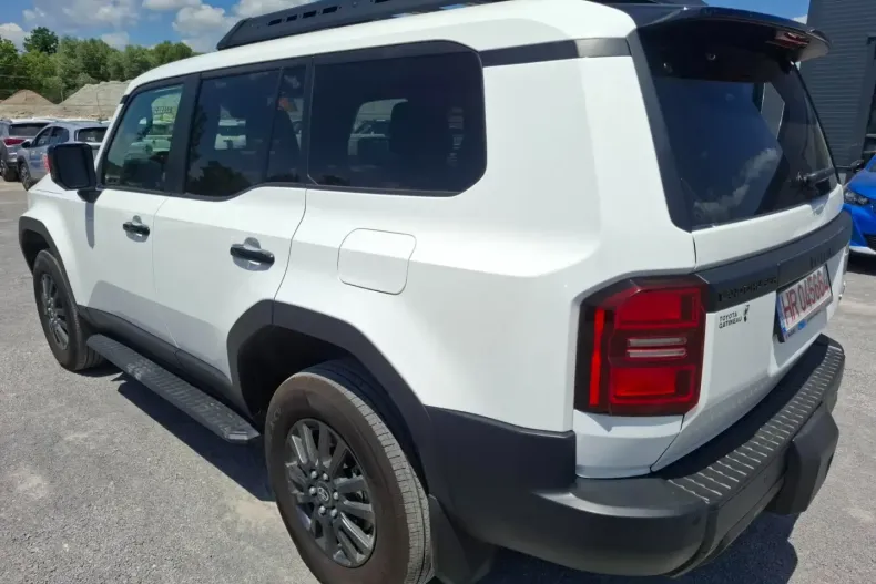 Toyota Land Cruiser din 2024 cu 10.500 km - oferta TOY156370 - foto 4