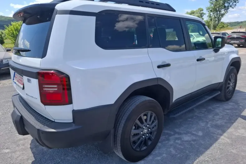 Toyota Land Cruiser din 2024 cu 10.500 km - oferta TOY156370 - foto 8