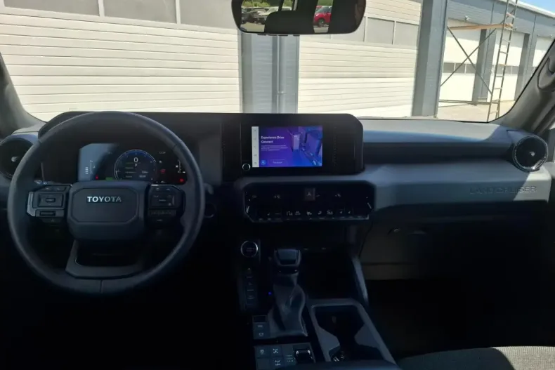 Toyota Land Cruiser din 2024 cu 10.500 km - oferta TOY156370 - foto 12