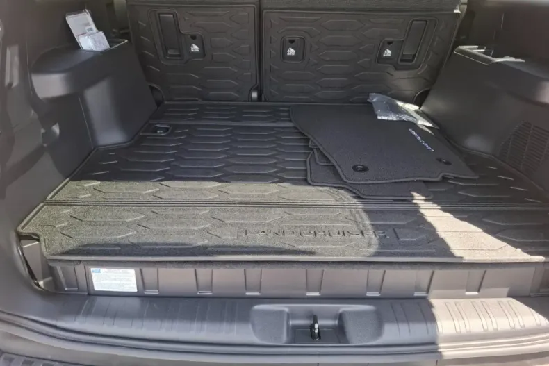 Toyota Land Cruiser din 2024 cu 10.500 km - oferta TOY156370 - foto 23