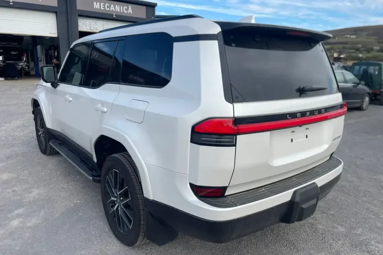 Lexus GX 550 din 2024 cu 1.500 km - oferta LEX156385 - foto 5