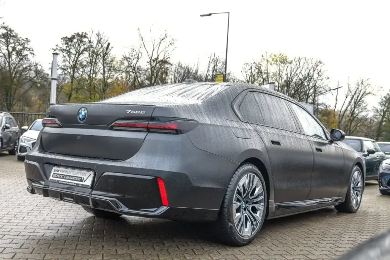 BMW 750 din 2024 cu 44.878 km - oferta BMW156387 - foto 3