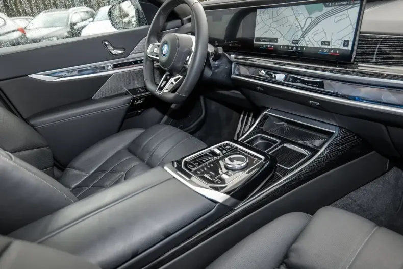 BMW 750 din 2024 cu 44.878 km - oferta BMW156387 - foto 5