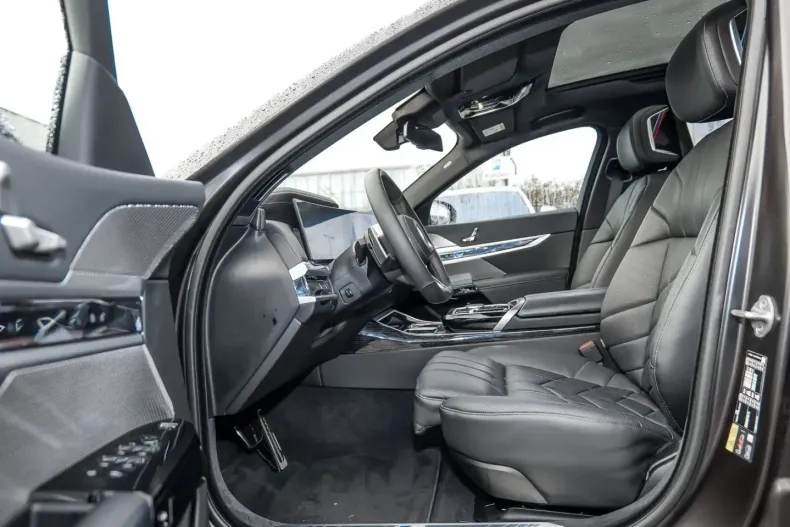 BMW 750 din 2024 cu 44.878 km - oferta BMW156387 - foto 9