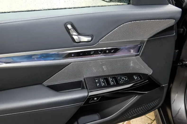 BMW 750 din 2024 cu 44.878 km - oferta BMW156387 - foto 19