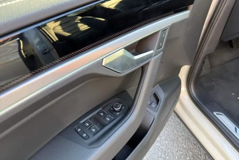 Volkswagen Touareg din 2024 cu 27.868 km - oferta VOL156389 - foto 7