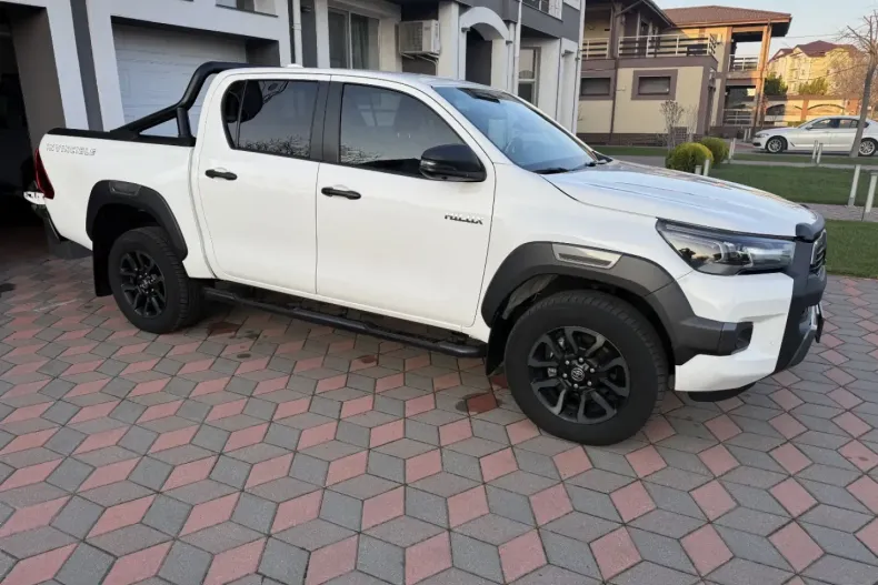Toyota Hilux din 2023 cu 53.800 km - oferta TOY156462 - foto 3