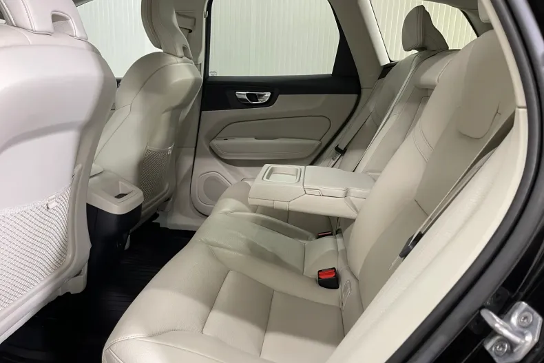 Volvo XC60 din 2020 cu 118.426 km - oferta VOL156482 - foto 12