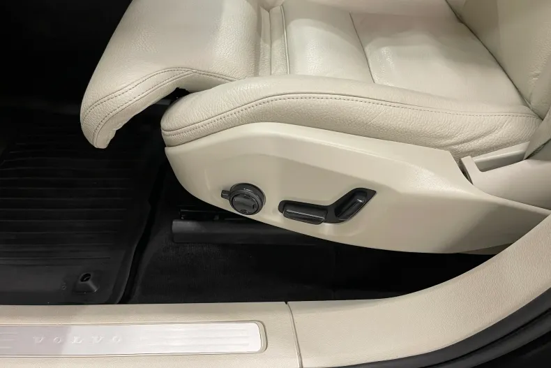 Volvo XC60 din 2020 cu 118.426 km - oferta VOL156482 - foto 24