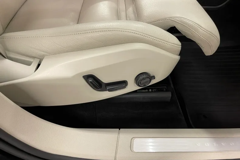 Volvo XC60 din 2020 cu 118.426 km - oferta VOL156482 - foto 25