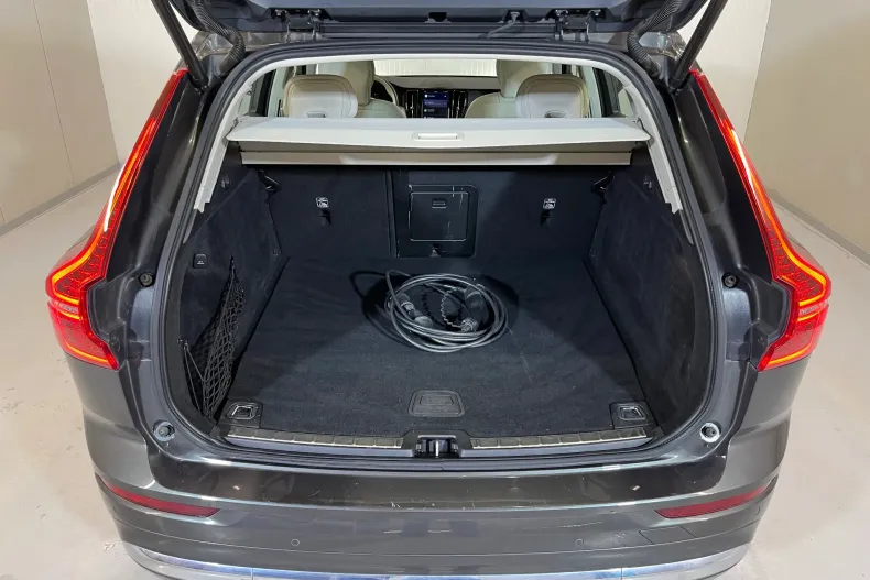 Volvo XC60 din 2021 cu 97.395 km - oferta VOL156491 - foto 13