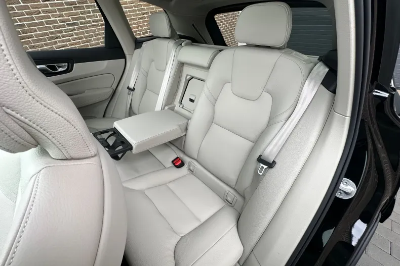 Volvo XC60 din 2023 cu 118.000 km - oferta VOL156546 - foto 10