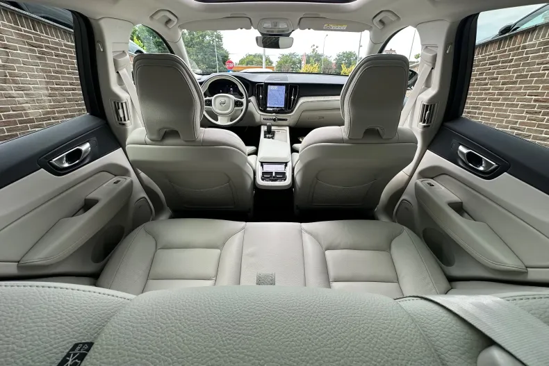 Volvo XC60 din 2023 cu 118.000 km - oferta VOL156546 - foto 19