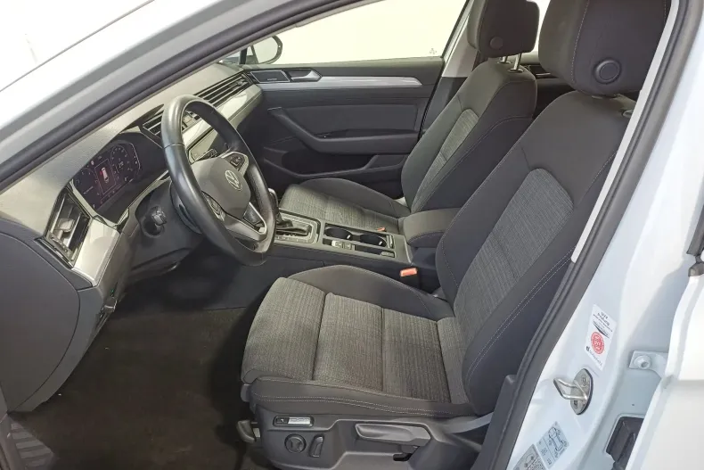 Volkswagen Passat din 2022 cu 130.581 km - oferta VOL156566 - foto 5