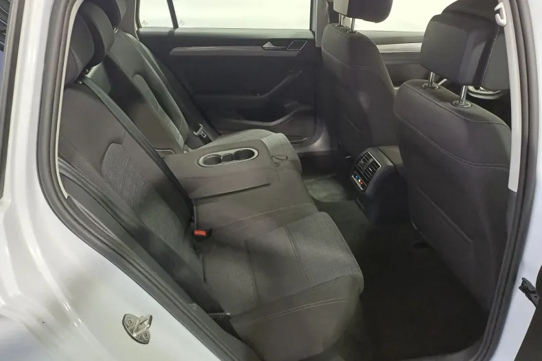 Volkswagen Passat din 2022 cu 130.581 km - oferta VOL156566 - foto 34