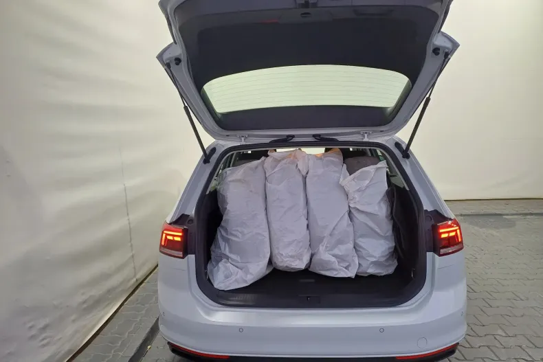 Volkswagen Passat din 2022 cu 130.581 km - oferta VOL156566 - foto 37