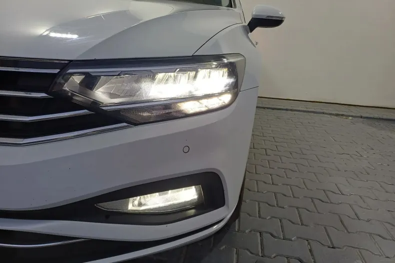 Volkswagen Passat din 2022 cu 130.581 km - oferta VOL156566 - foto 40