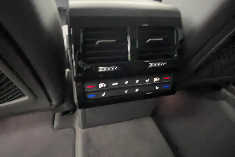 Volkswagen Touareg din 2025 cu 1.600 km - oferta VOL156632 - foto 9